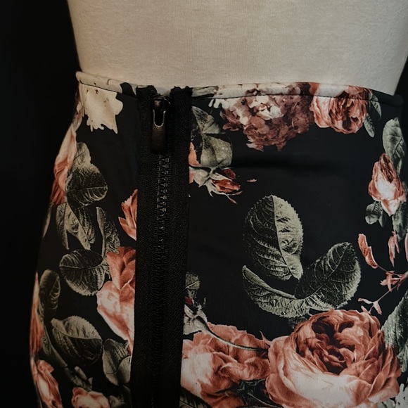 High waisted zip up pencil skirt - Picture 4 of 7